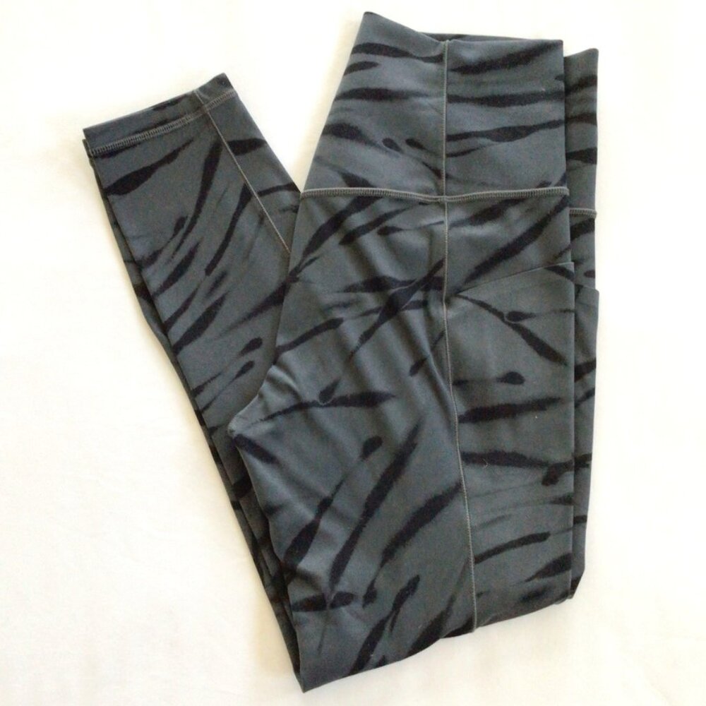 Athleta Salutation Stash Pocket 7/8 Tights Grey/Black Print Sz S